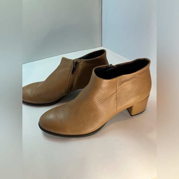 ECCO Womens Ankle Booties Camel 2-inch Heels Zip Up size 8 - Picture 1 of 6